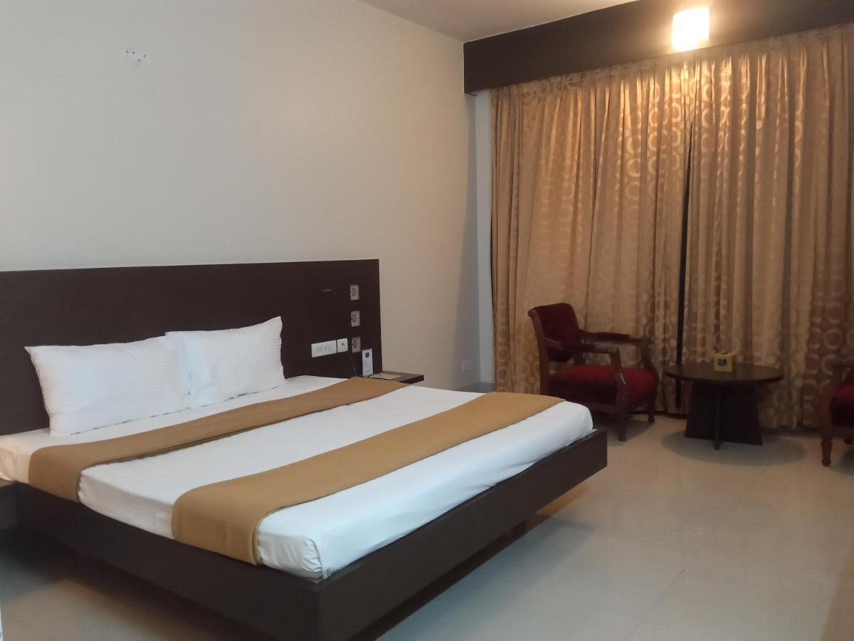 Rns One Hotell Subrahmanya Eksteriør bilde